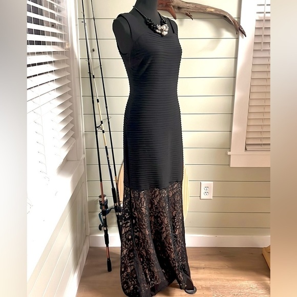 Sangria,Stunning Noir,Ribbed Bodice,Heavy Lace Frilled Lower over Cream,Size 10 - Picture 4 of 17